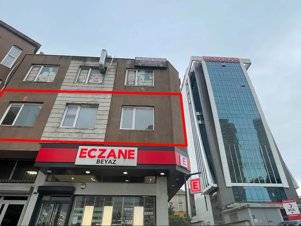 DUDULLU CADDESI ÜZERİNDE TABELA DEĞERİ YÜKSEK 330M2 KİRALIK OFİS