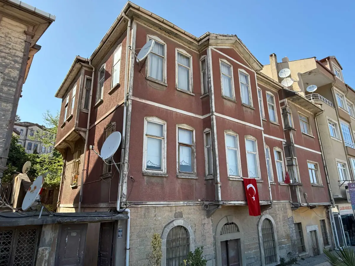 İNEBOLU MERKEZ'DE ÇOK ÖZEL TARİHİ ESER NİTELİĞİNDE SATILIK BAHÇELİ MÜSTAKİL EV 2