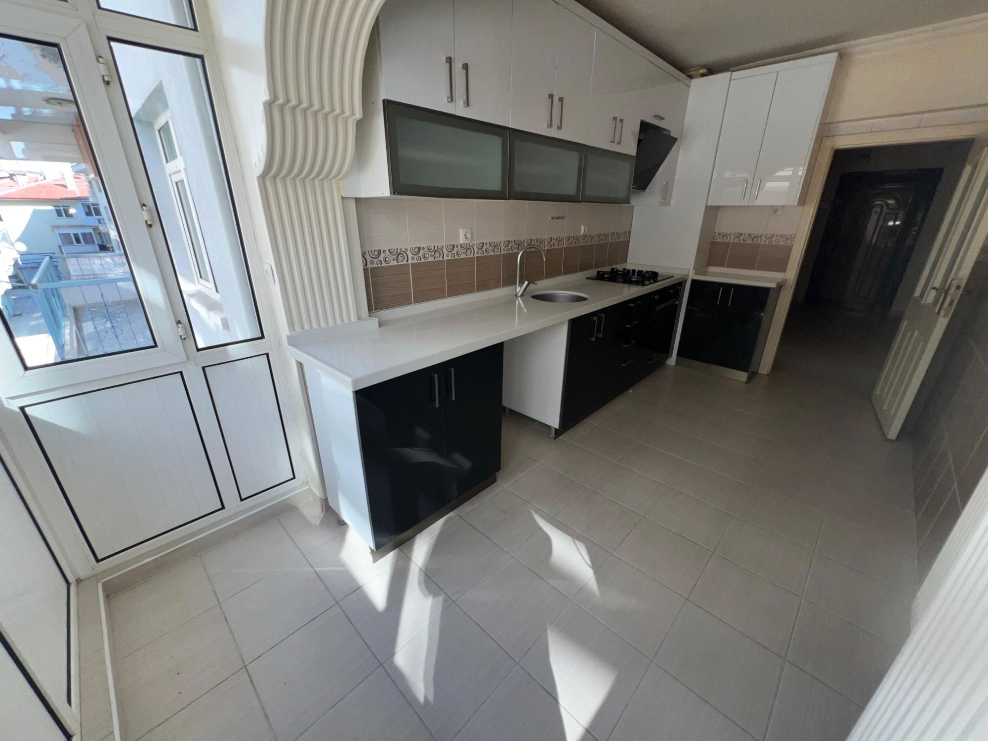 **ETLİK AŞAĞI EĞLENCE MERKEZE YAKIN ARA KAT 3+1 KİRALIK DAİRE**