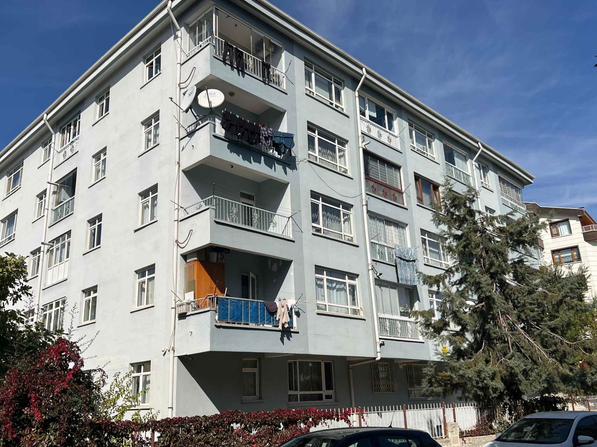 **ETLİK AŞAĞI EĞLENCE MERKEZE YAKIN ARA KAT 3+1 KİRALIK DAİRE**