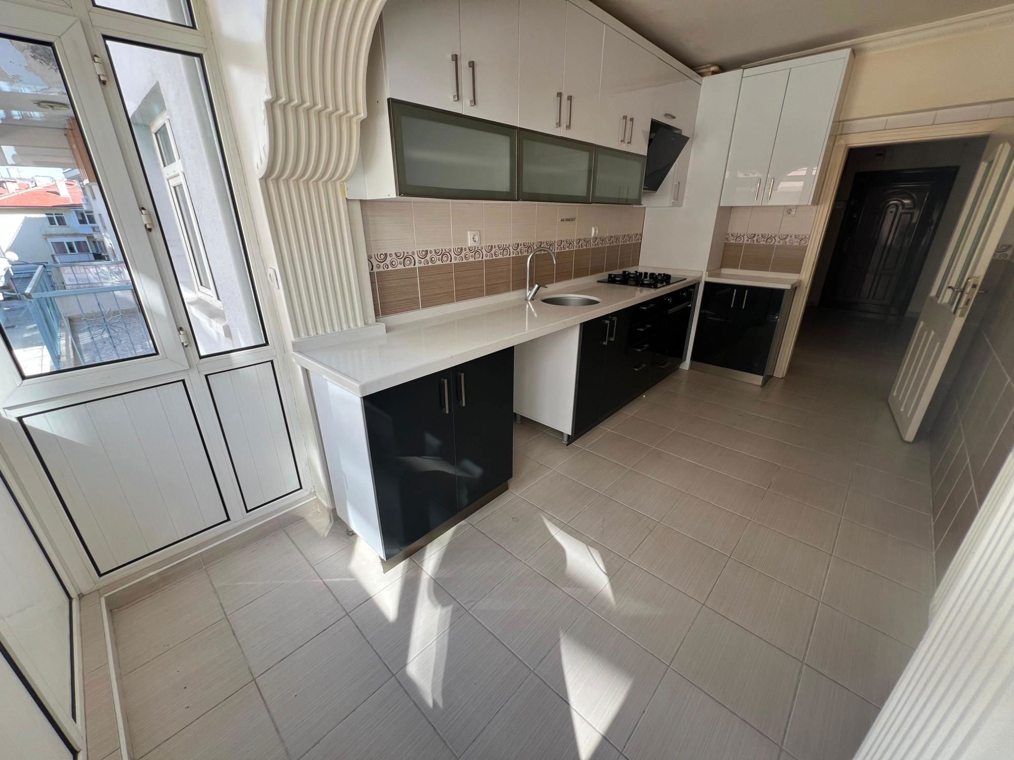 **ETLİK AŞAĞI EĞLENCE MERKEZE YAKIN ARA KAT 3+1 KİRALIK DAİRE**