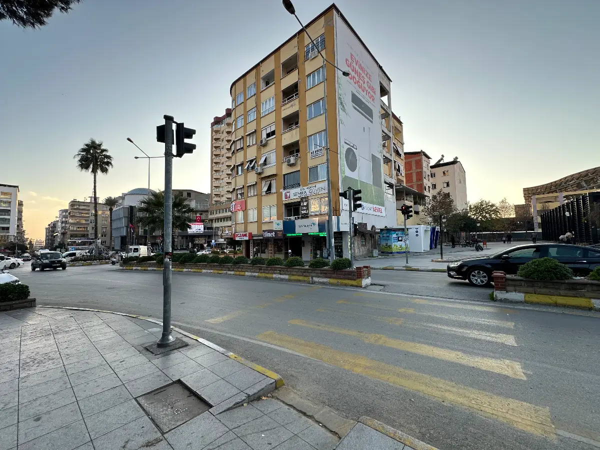 NAZİLLİ'NİN KALBİNDE HÜRRİYET CADDESİ'NDE SATILIK DÜKKAN