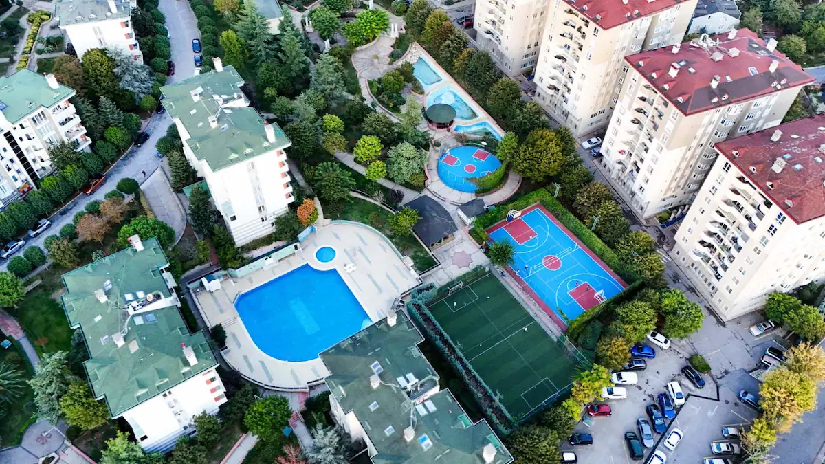 ÇEKMEKÖY 'E KOMŞU SINPAŞ AQUA CITY 2.ETAP DEVREN KIRALIK MARKET