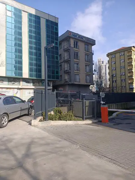 YAKACIK METROYA 100 METRE DENİZ MANZARALI SATILIK 2+2 DAİRE