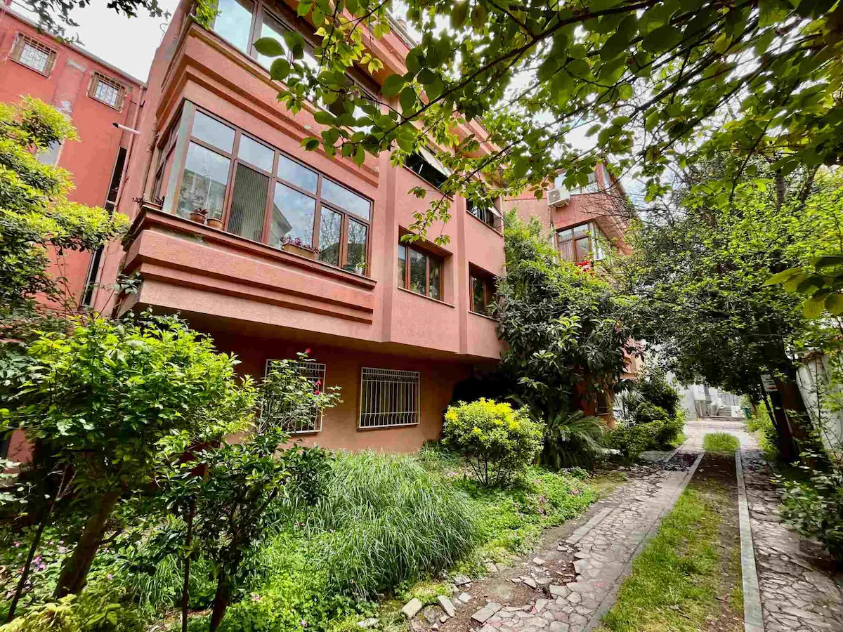FLORYA'NIN PRESTİJLİ LOKASYONUNDA 242 M² ARSA PAYLI SATILIK 5+1