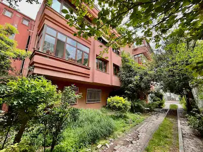 FLORYA'NIN PRESTİJLİ LOKASYONUNDA 242 M² ARSA PAYLI SATILIK 5+1