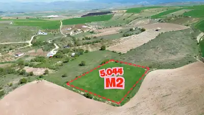 REMAX DEĞIŞIM KADIRDEN ŞEHIR MANZARALI Y. DEMIRTAŞDA TARLA