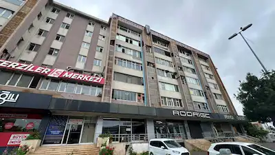BAHÇELİEVLER TERZİLER İŞ MERKEZİNDE SATILIK 125 M2 ÖN CEPHE OFİS