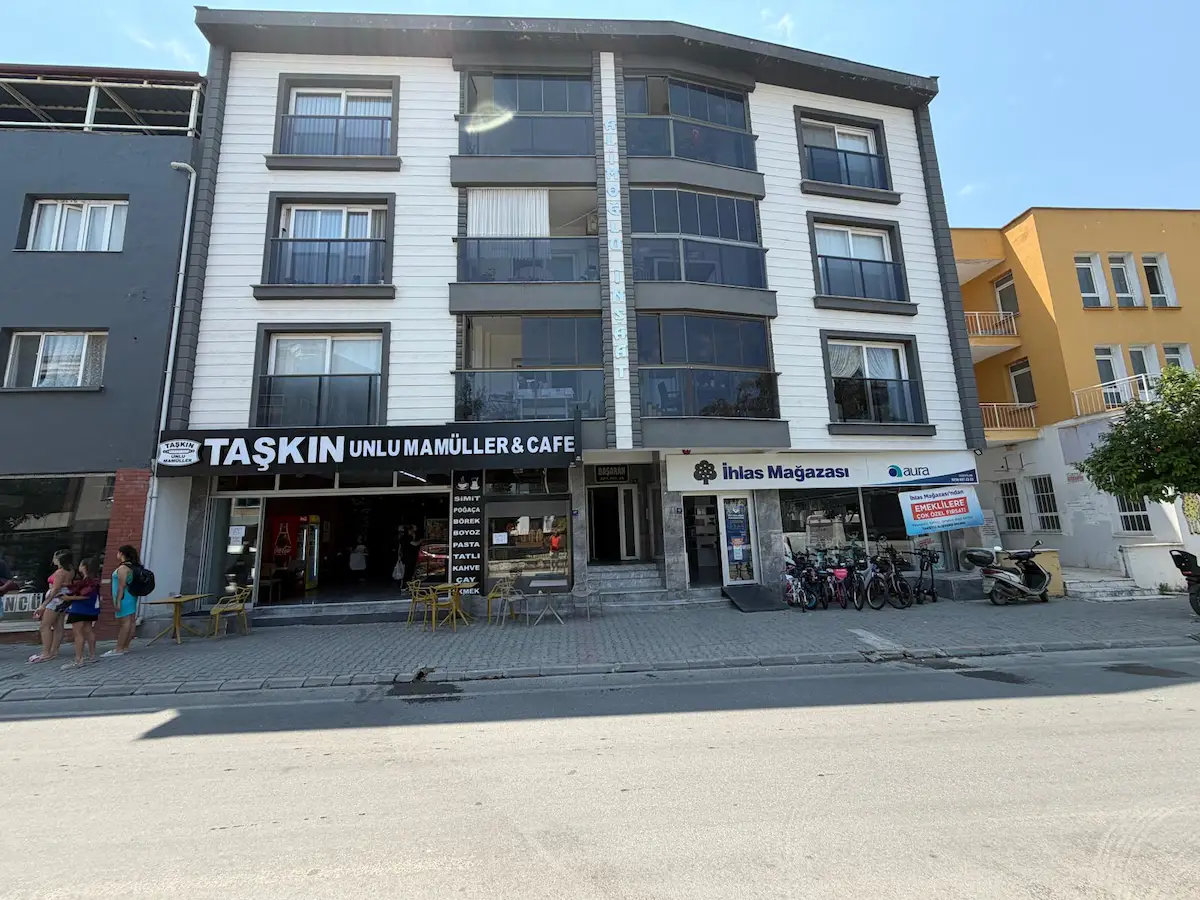 DAVUTLAR'DA MERKEZİ KONUMDA SATILIK 3+1 DAİRE