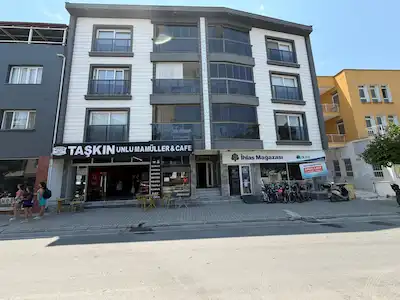 DAVUTLAR'DA MERKEZİ KONUMDA SATILIK 3+1 DAİRE