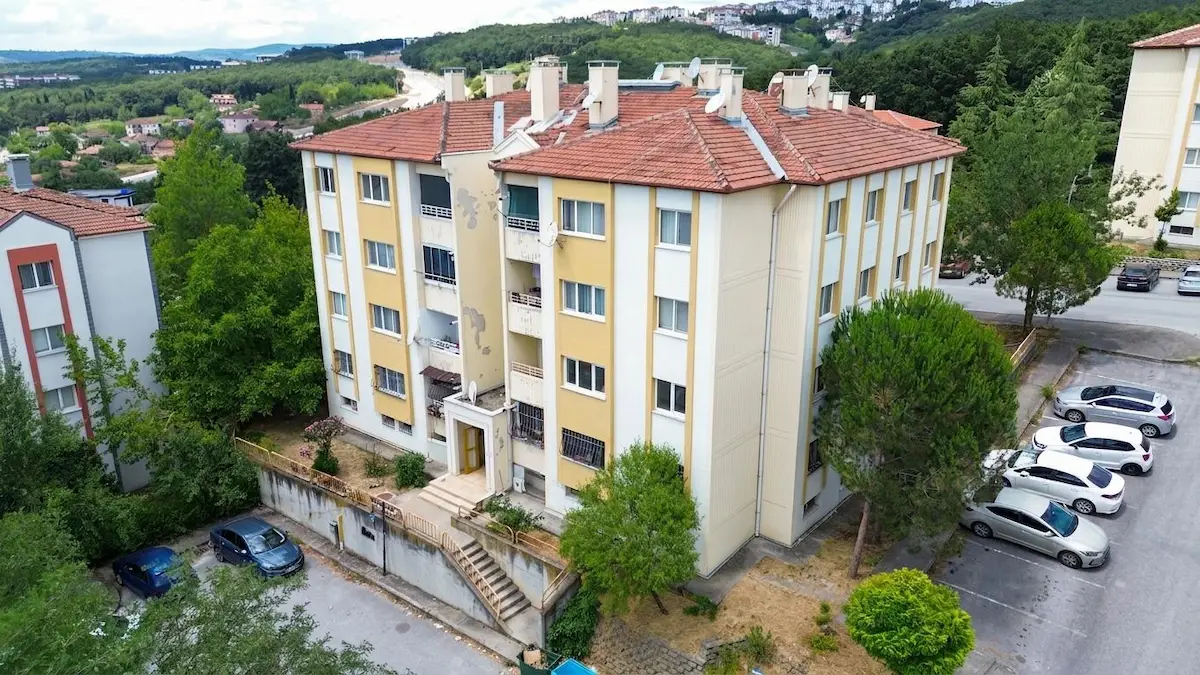 REMAX MAVİ RIDVAN GEDİKTEN ADAPAZARI CAMİLİDE ULAŞIMI OLDUKÇA KOLAY 3+1 KİRALIK DAİRE