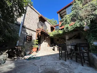 ASSOS'TA TURİZM İMARLI EŞYALI MÜSTAKİL TAŞ EV