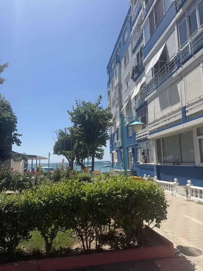 KUMBURGAZ KONAK SİTESİNDE DENİZ MANZARALI SATILIK 3
