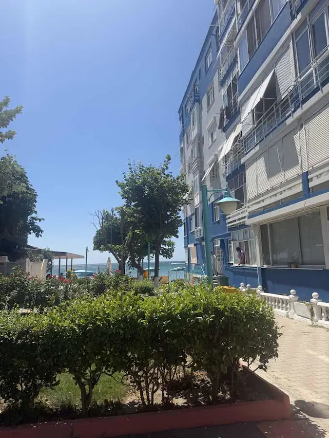 KUMBURGAZ KONAK SİTESİNDE DENİZ MANZARALI SATILIK 2