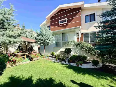 GÖLBAŞI TULUMTAŞ’TA METEL LADİN EVLERİ’NDE 5+2 BAĞIMSIZ FUL YAPILI VE BAHÇELI VİLLA