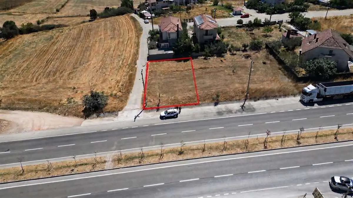 BİGA İDRİSKORU’DA KÖŞE PARSEL 313 M² KONUT İMARLI ARSA | YOL CEPHELİ, ALTYAPI HAZIR