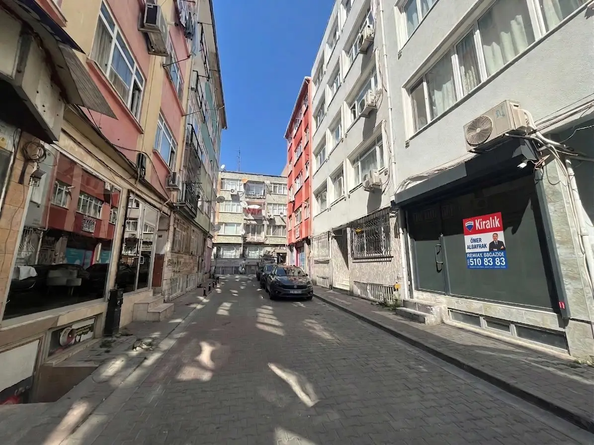 BAKIRKÖY CEVİZLİK’TE MERKEZİ VE İŞLEK LOKASYONDA KİRALIK 40 M² NET GİRİŞ KAT DÜKKAN / OFİS