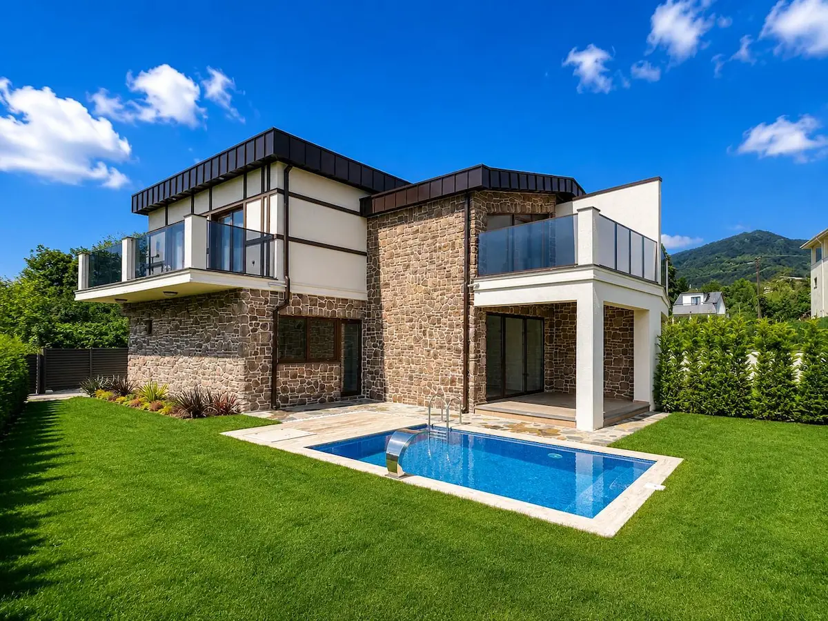 MAŞUKİYE'DE ÖZEL HAVUZLU, 150 M² BAHÇELİ 3+1 LÜKS VİLLA