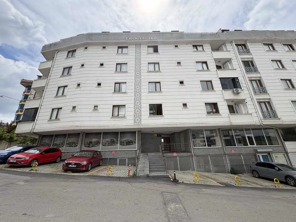 MALTEPE GİRNE MAH’DE ULAŞIMA YAKIN, BALKONLU 2+1 KİRALIK DAİRE