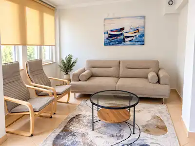 ALAÇATI MERKEZ'E YÜRÜME MESAFESİNDE 3+1 BAHÇELİ SATILIK VİLLA