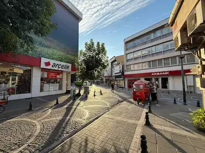 LÜLEBURGAZI'IN ÇARŞI MERKEZİNDE SATILIK 2 ADET DAİRE