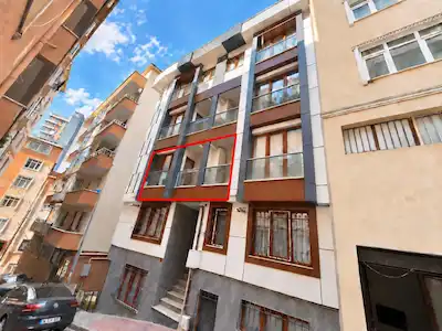 İZZETPAŞA KOÇ SOKAK’TA 6 YILLIK BİNADA 2. KAT 1+1 KİRALIK DAİRE