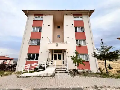 MAMAK ZİRVEKENT MAH. ZİRVE SİTESİN'DE 1+1 EŞYALI SATILIK DAİRE 