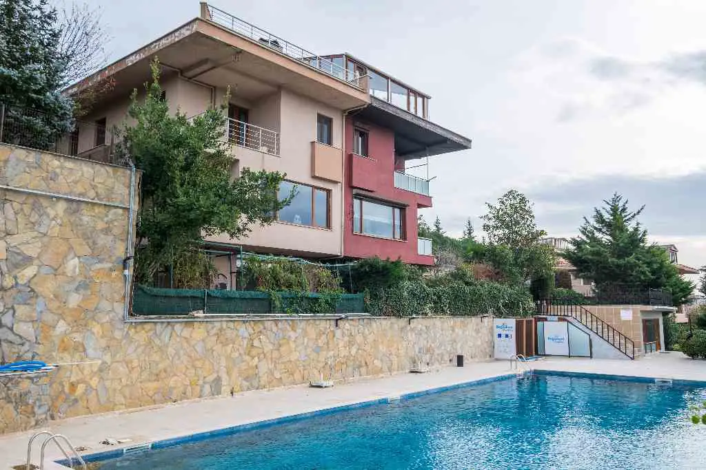 SARIYER MADEN MAHALLESİ BOĞAZKENT VİLLALARI'NDA FERAH YAŞAM İMKANI