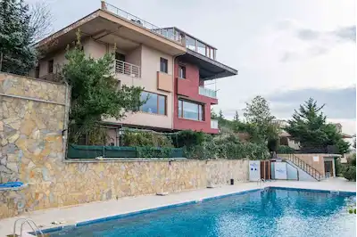 SARIYER MADEN MAHALLESİ BOĞAZKENT VİLLALARI'NDA FERAH YAŞAM İMKANI