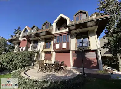 BAHÇEŞEHİR MERKEZDE BAKIMLI TADİLATLI KIRALIK 5+2 ŞELALE VİLLA
