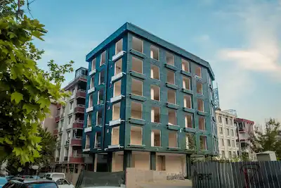 SANCAKTEPE'NIN KALBINDE MEYDANA CEPHE TABELA DEĞERI YÜKSEK BINA