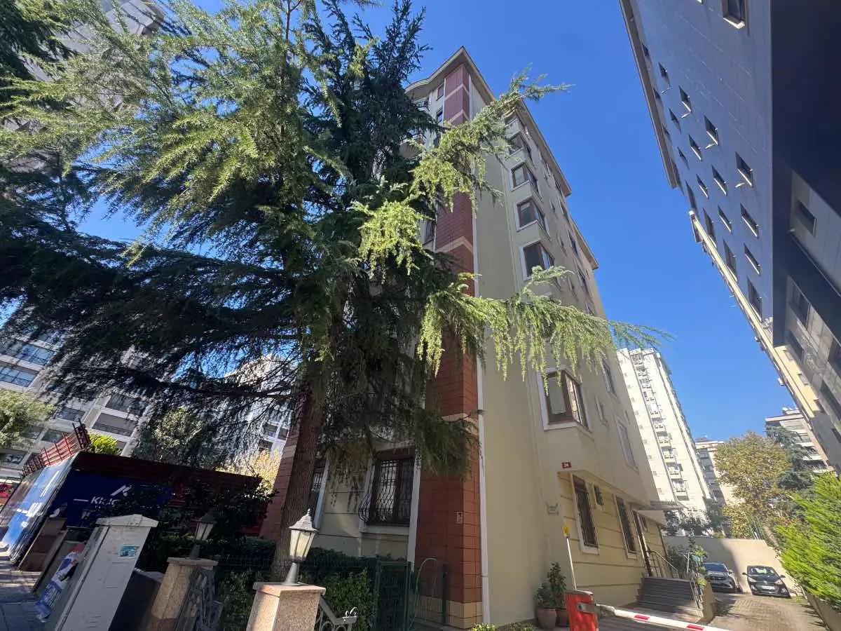 BAĞDAT CADDESI CADDEBOSTAN VARDAR SOKAKTA KIRALIK KAT DUBLEKSI