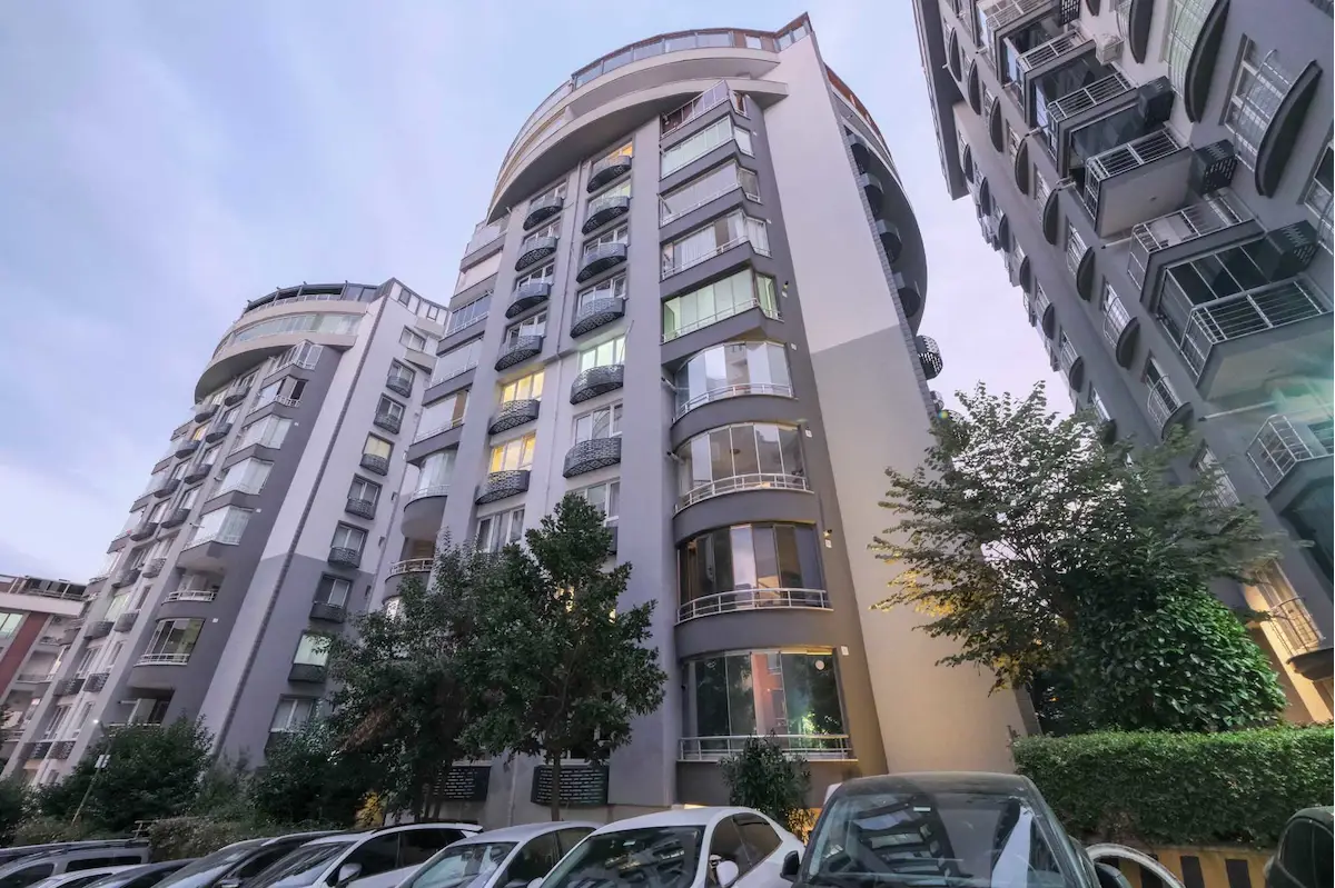 TERAS ÇEKMEKÖY EVLERİNDE EMSALSİZ AYRI GİRİŞLİ ÇİFT MUTFAKLI 5+2