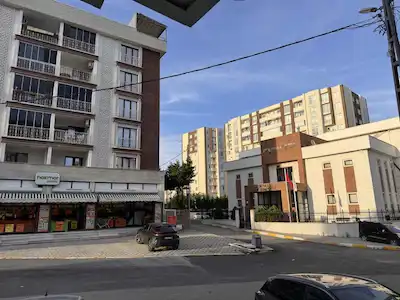 METE GAZOZ SPOR KOMPLEKSİ KARŞISI GÜLLÜBAĞLARDA KİRALIK 70 M2 DÜKKAN