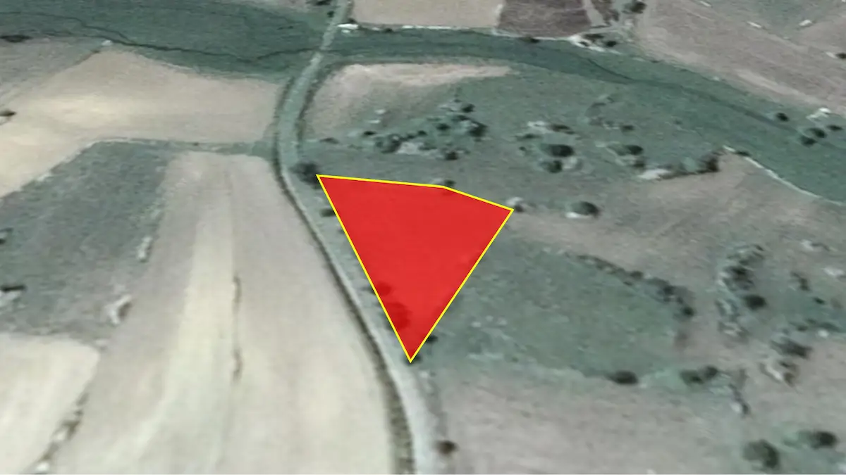 SATILIK 1.215 M2 TARLA KADASTRO YOLA PARSEL ÇAVDARHİSAR / KÜTAHYA 