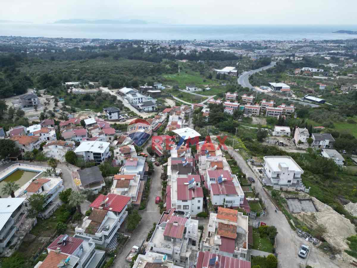 KUŞADASI BİLGİ KENT SİTESİ SATILIK VİLLA