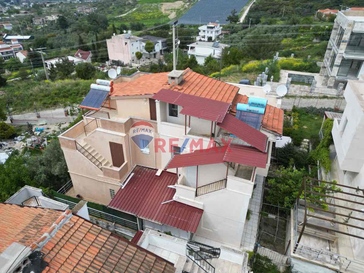 KUŞADASI BİLGİ KENT SİTESİ SATILIK VİLLA