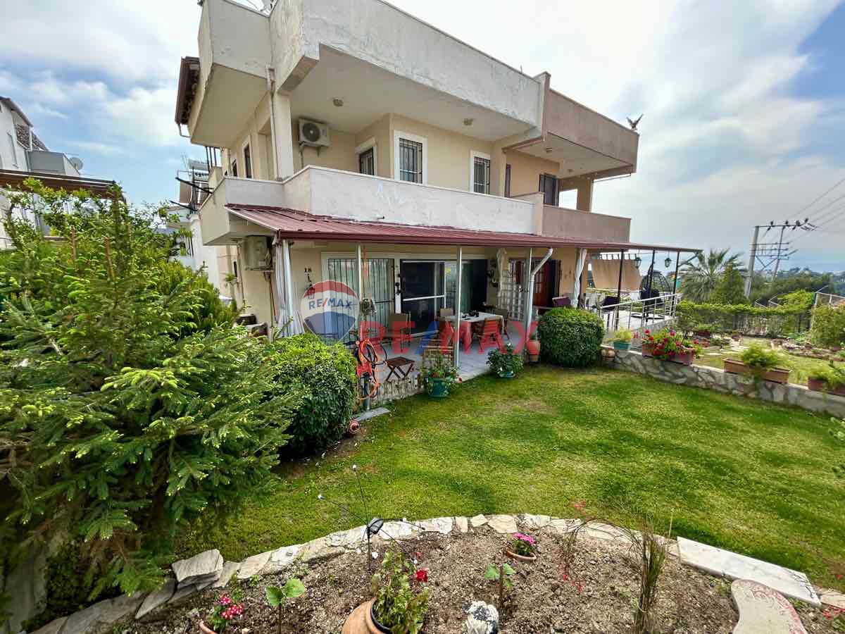 KUŞADASI BİLGİ KENT SİTESİ SATILIK VİLLA