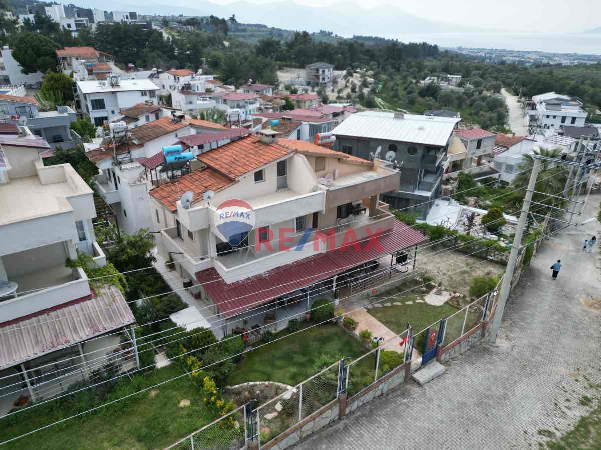 KUŞADASI BİLGİ KENT SİTESİ SATILIK VİLLA
