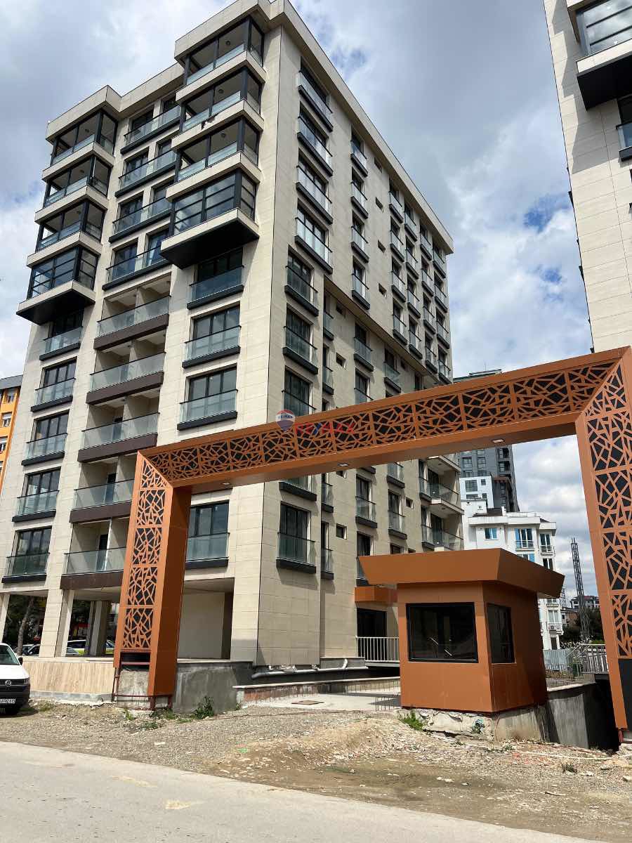 ATALAR SAHİLDE ÖZEL BAHÇE KULLANIMLI 3+1 SATILIK DAİRE