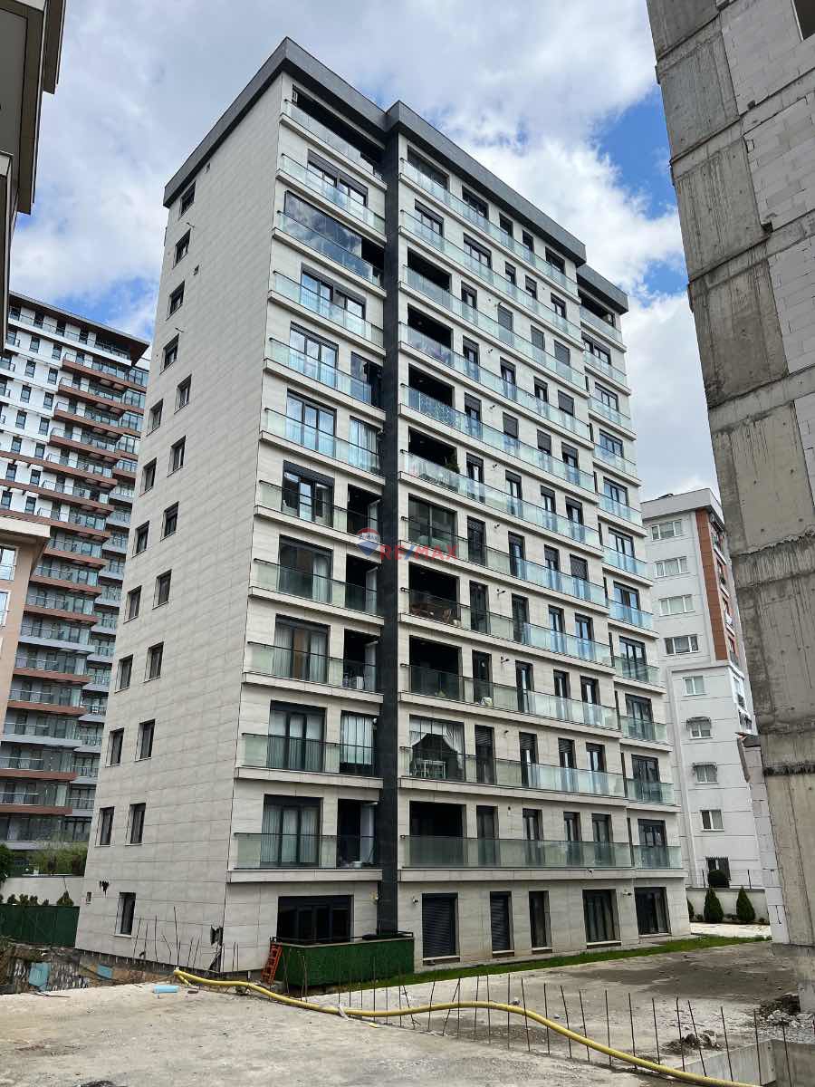 ATALAR SAHİLDE ÖZEL BAHÇE KULLANIMLI 3+1 SATILIK DAİRE