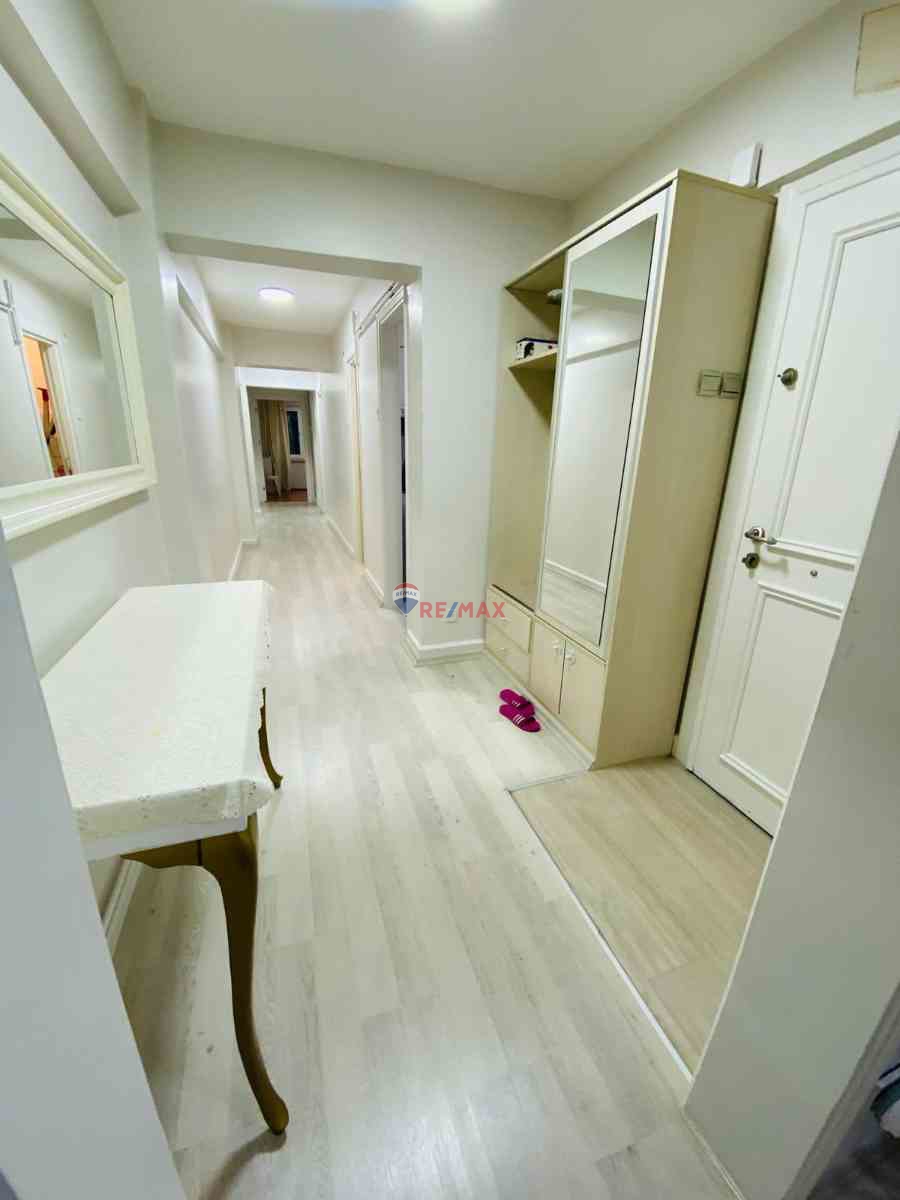 RUMELI CADDESINE KOMŞU, ŞIŞLI'NIN KALBINDE, ZAMANSIZ BIR DURUŞ 2+1 !!!