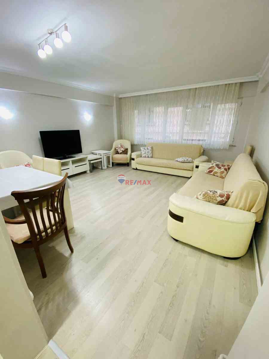 RUMELI CADDESINE KOMŞU, ŞIŞLI'NIN KALBINDE, ZAMANSIZ BIR DURUŞ 2+1 !!!