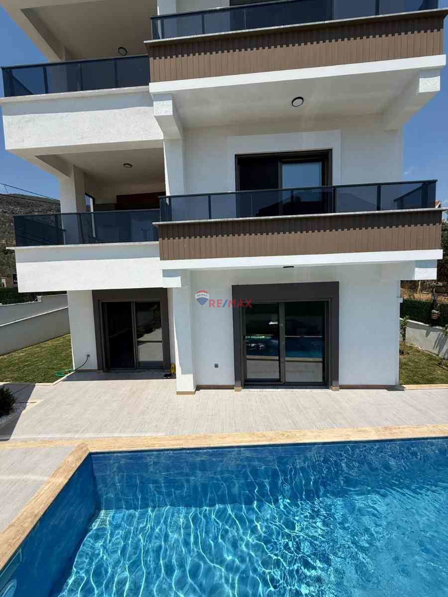 BALIKESIR'DE SATILIK 4+2 LÜKS HAVUZLU VILLA TATIL TADINDA YAŞAM