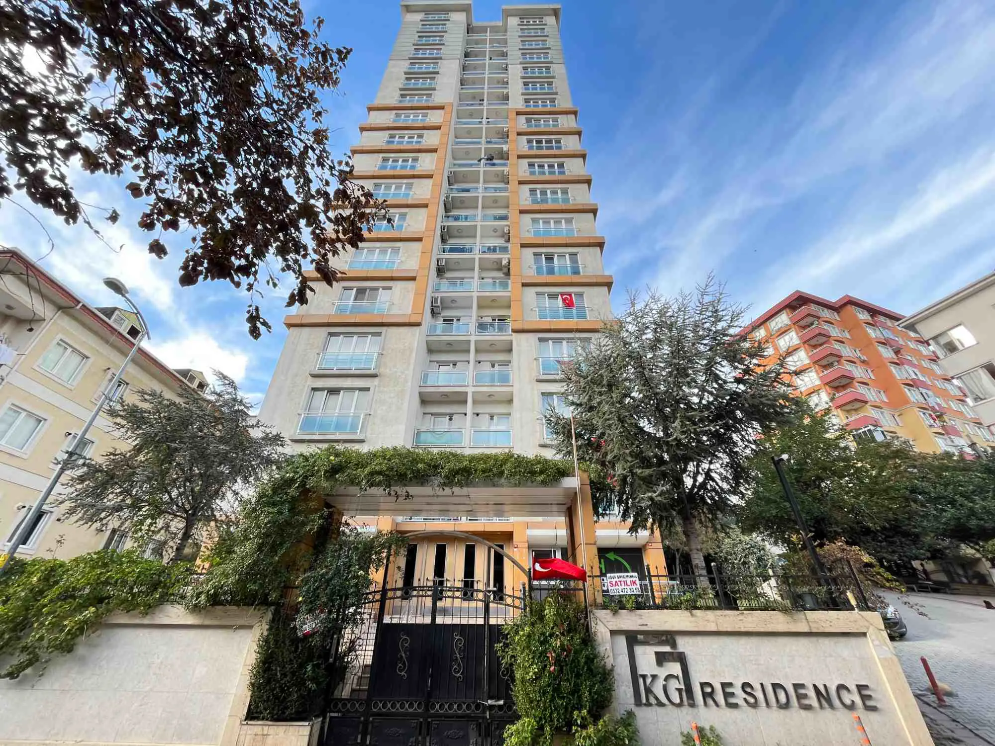 ATAŞEHIR AŞIKVEYSEL MAH. SITE İÇI OTO PARKLI BOŞ SATILIK 2+1 DAIRE