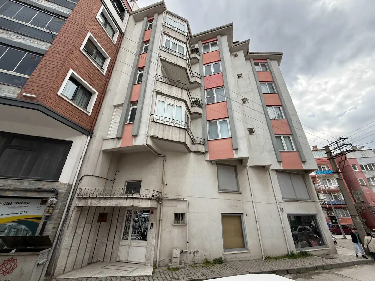REMAX YAZ'DAN ATATÜRK MAH. GENİŞ 3+1 SATILIK DAİRE