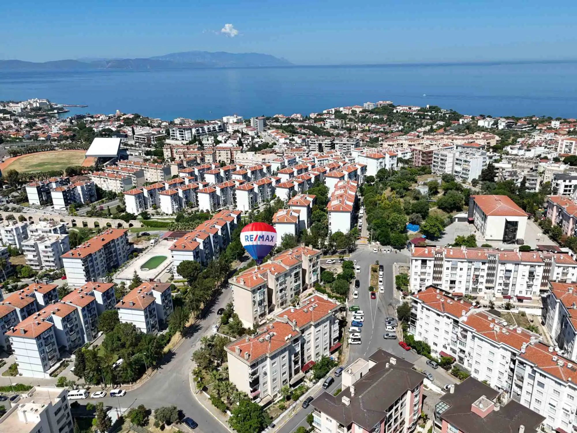 KUŞADASI BELKENT OKULUNDA SATILIK BAKIMLI DENIZ MANZARALI DOĞALGAZLI 2+1