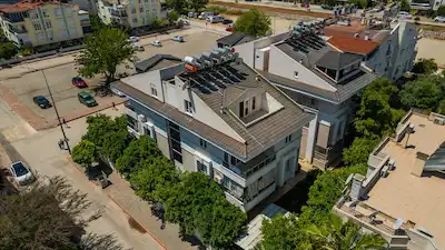 HEM ŞEHRIN MERKEZINDE HEM DE DENIZIN YANI BAŞINDA SATILIK DUBLEKS DAİRE