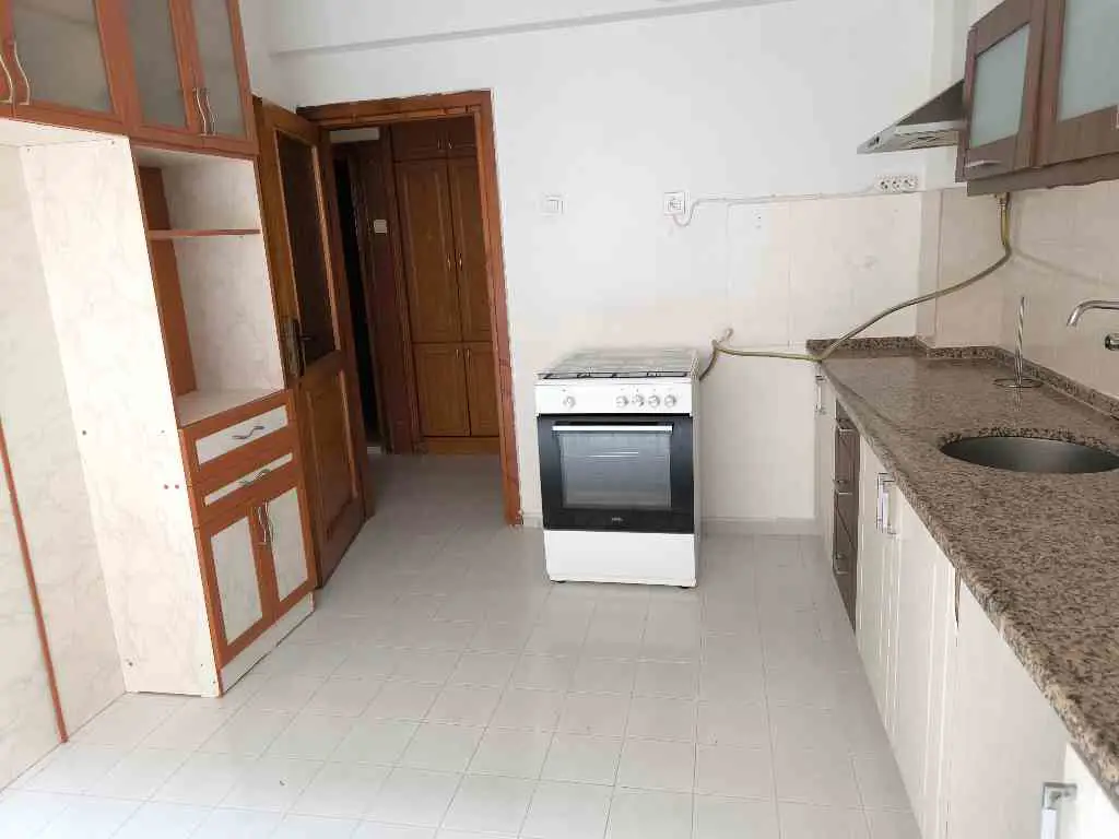 KUZEY REMAX MUSTAFA DAN DİŞ HASTANESİ KARSISI MASRAFSIZ TEMİZ 2+1 DAİRE