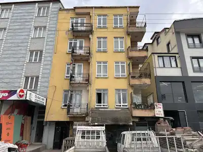 DERİNCE HÜRRİYET CAD. T1 TİCARET İMARLI KOMPLE SATILIK BİNA